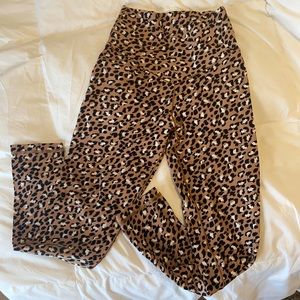 Aerie Play 7/8 Real Me Crossover Leggings M print